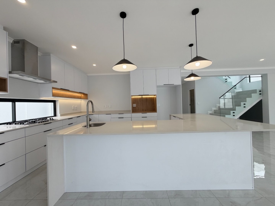 5 Bedroom Property for Sale in Sandown Western Cape